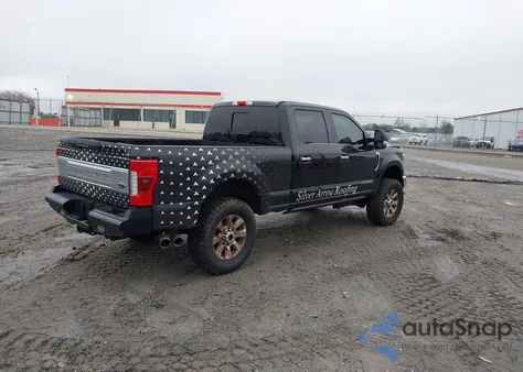 2017 Ford F-250 Platinum z USA, uszkodzony, nr VIN 1FT7W2BT7HEE68659